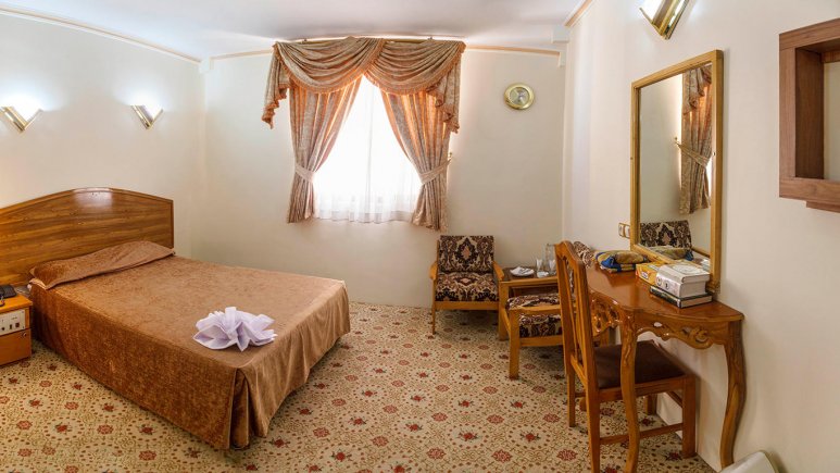 اتاق دو تخته دبل هتل شیراز مشهد